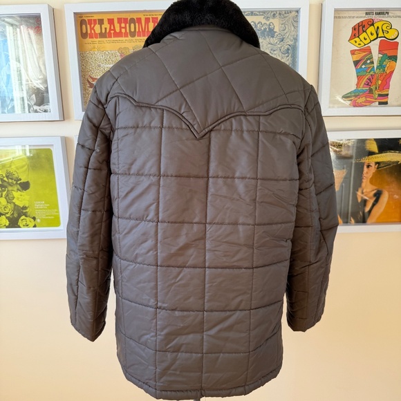 Vintage Brown Quilted Winter Jacket – Faux Fur Collar - Picture 3 of 13